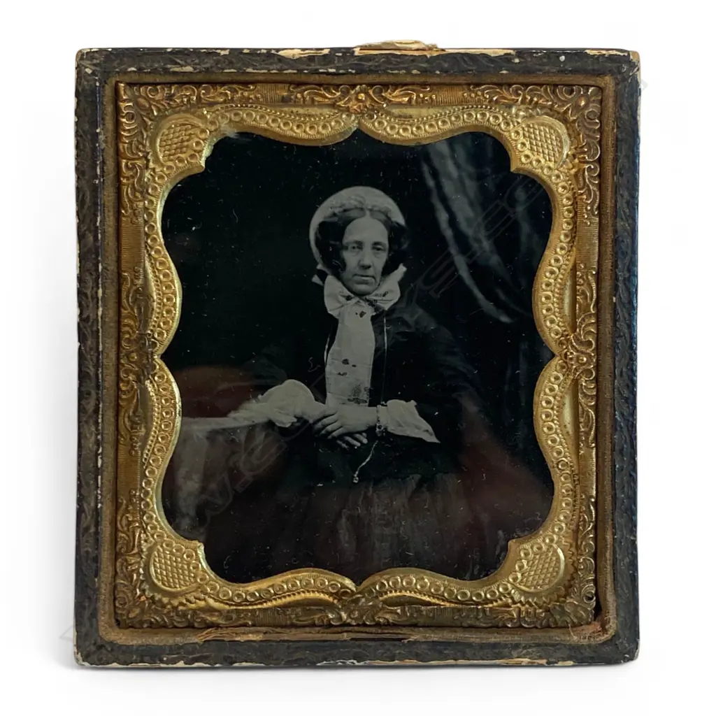Gilt framed and leather cased ambrotype - seated woman with crossed hands, Image 1++